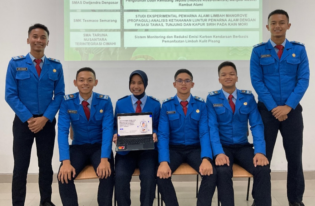 Inovasi Emas dari Limbah Kulit Pisang! Siswa SMA TN Cimahi Sabet Gold Medal di WYIIA 2025