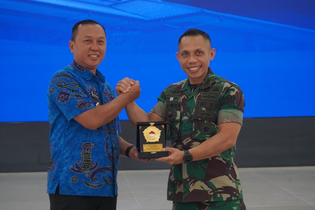 “Sehat Saja Tidak Cukup, Taruna Harus Bugar!” – Pesan Tegas The King of Sparko di SMA Taruna Nusantara Cimahi