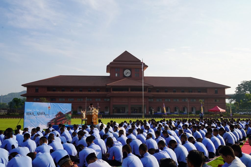 Merajut Keikhlasan dan Kepedulian Sosial, Kampus Cimahi Gelar Peringatan Iduladha Penuh Khidmat