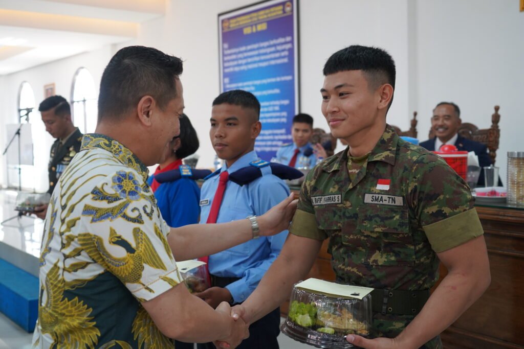 Agustus Punya Cerita, Kehangatan Tradisi Perayaan Ulang Tahun Siswa dan Pamong SMA Taruna Nusantara Kampus Cimahi