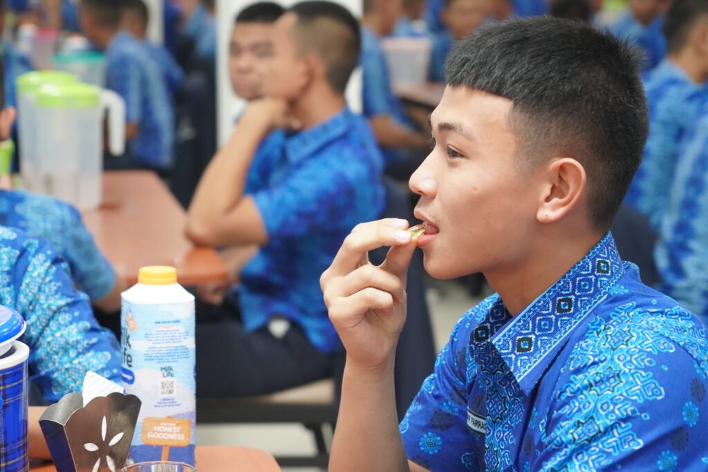 Wujudkan Generasi Tangguh, SMA Taruna Nusantara Kampus Cimahi Laksanakan Program Pemberian Multivitamin Siswa