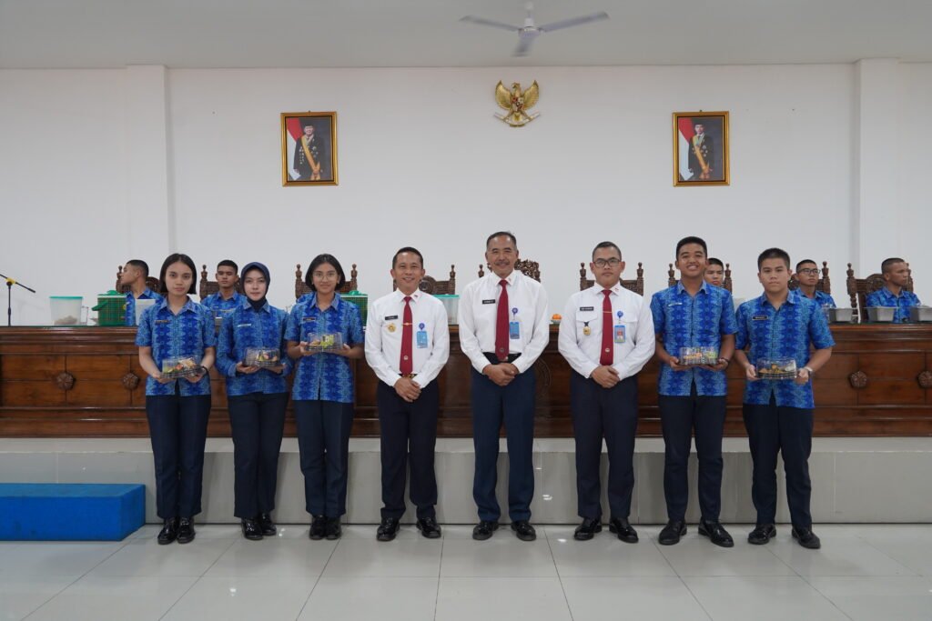 Merajut Kehangatan, Kampus Cimahi Gelar Syukuran Ulang Tahun Bersama Pamong dan Siswa